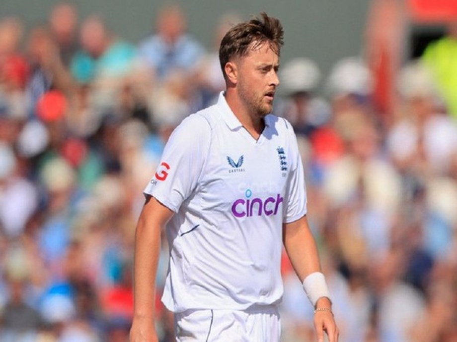 Ollie Robinson Called Up as England Wicketkeeper Replacement Ollie Robinson Called Up as England Wicketkeeper Replacement