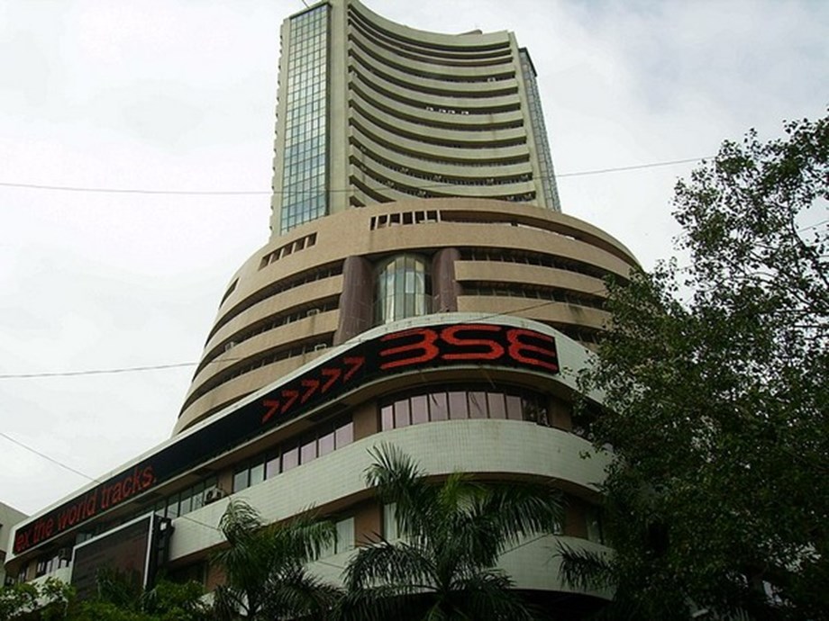 Profit booking drives Sensex 259 points down; HDFC, RIL slip Profit booking drives Sensex 259 points down; HDFC, RIL slip