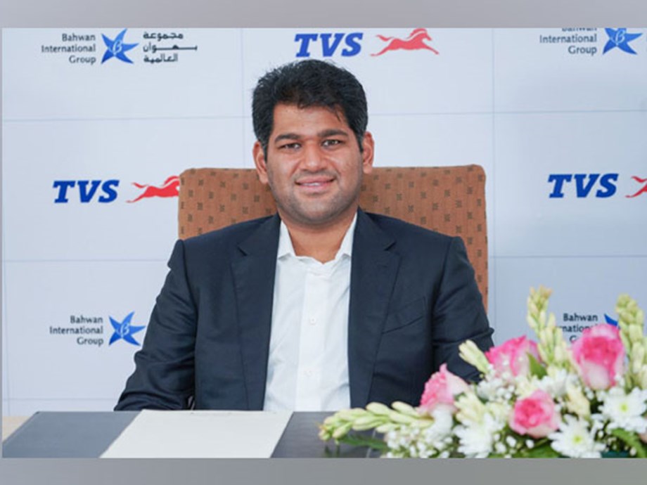 TVS MD donates Rs 1 cr at Tirumala temple TVS MD donates Rs 1 cr at Tirumala temple