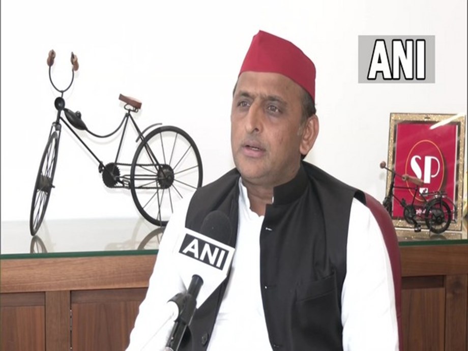 Akhilesh takes swipe at Shah for sharing dais with Ajay Mishra Akhilesh takes swipe at Shah for sharing dais with Ajay Mishra