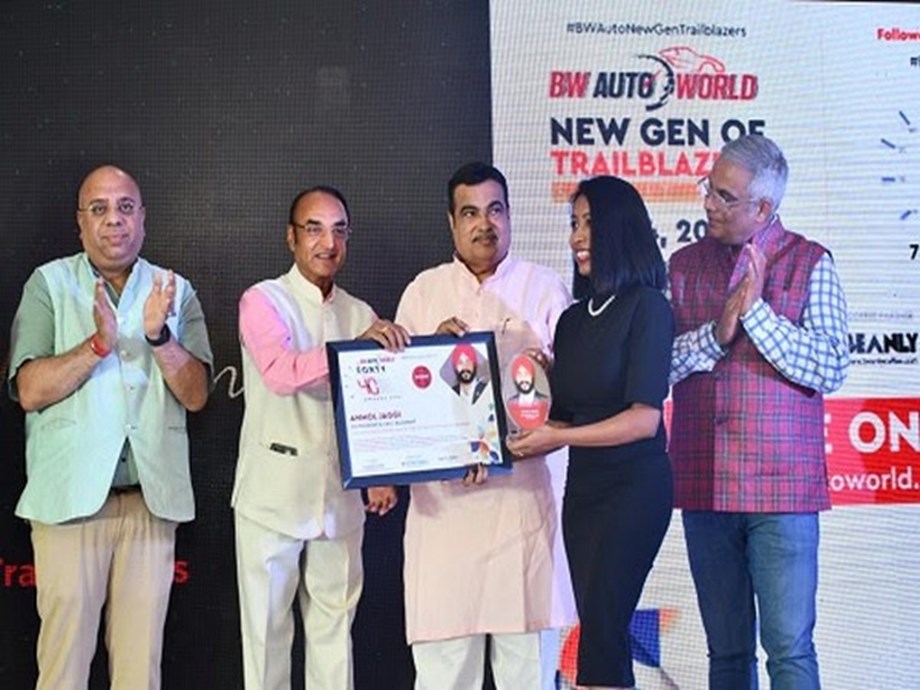 Dr. Arvind Kumar Goyal facilitates the stalwarts of Automobile industry with Minister Nitin Gadkari Dr. Arvind Kumar Goyal facilitates the stalwarts of Automobile industry with Minister Nitin Gadkari