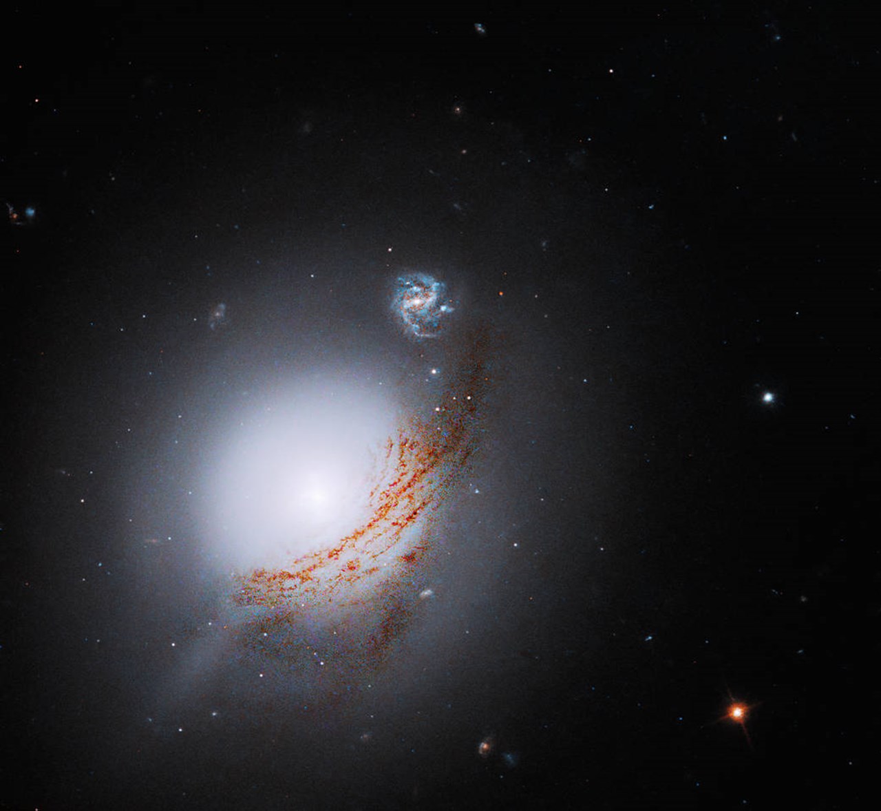 Teleskop NASA menangkap galaksi indah yang berisi lubang hitam supermasif
