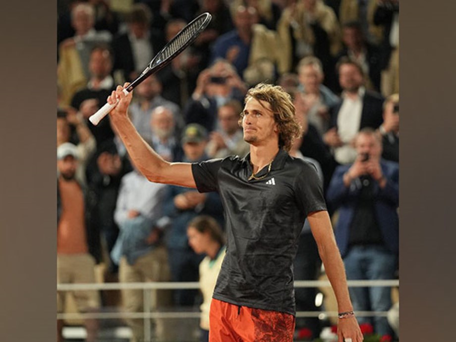 Alexander Zverev defeats Grigor Dimitrov, advances into quarter-finals of French Open Alexander Zverev defeats Grigor Dimitrov, advances into quarter-finals of French Open