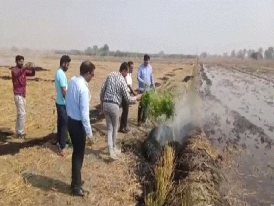 Haryana officials visit farms to douse stubble fires in fields, create awareness Haryana officials visit farms to douse stubble fires in fields, create awareness