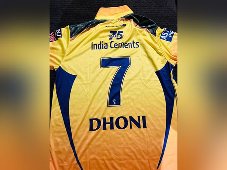 Dhoni gifts CSK jersey to Pak pacer Haris Rauf Dhoni gifts CSK jersey to Pak pacer Haris Rauf