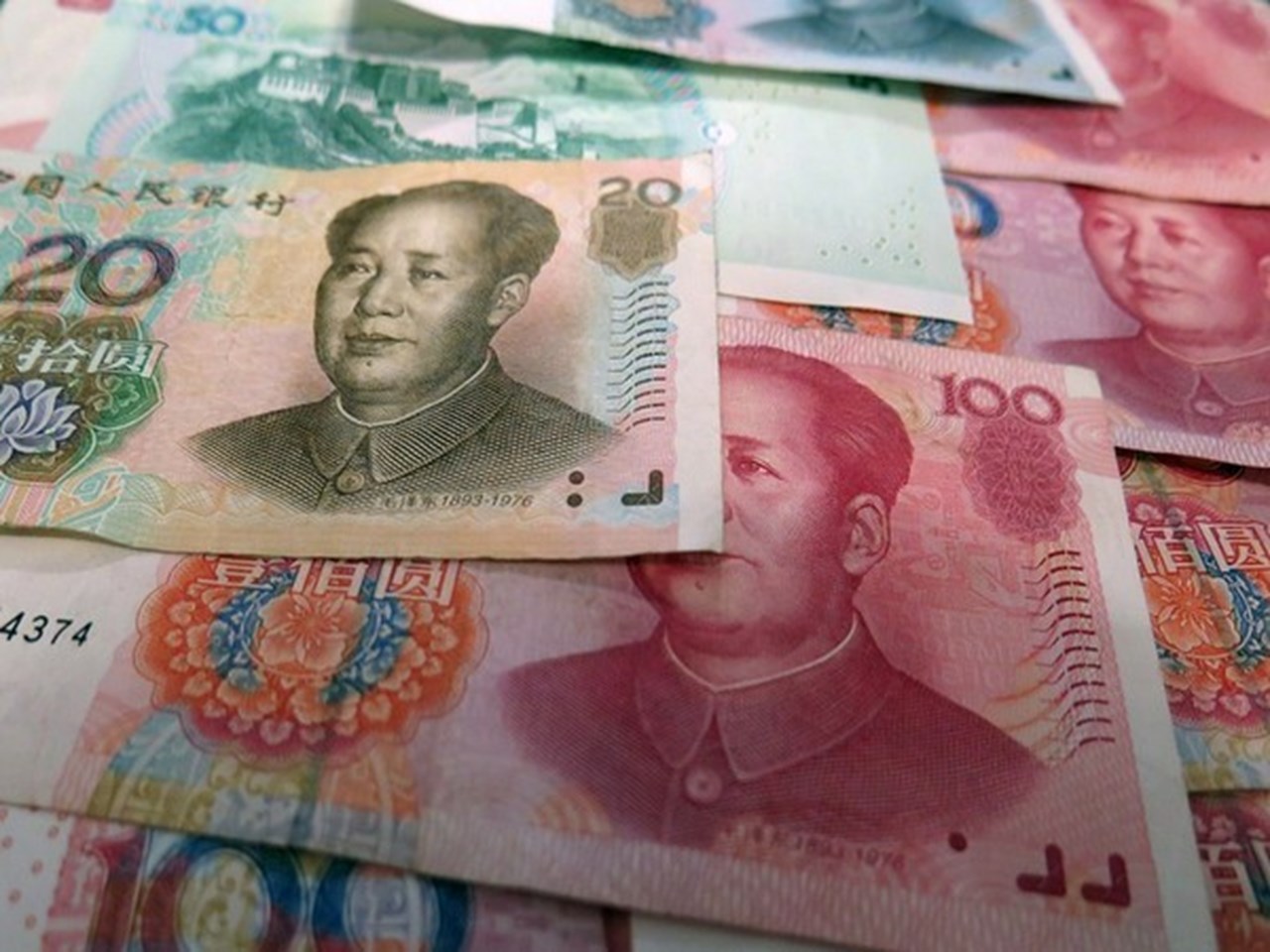 北京的支持未能给人留下深刻印象，中国股市和人民币下跌