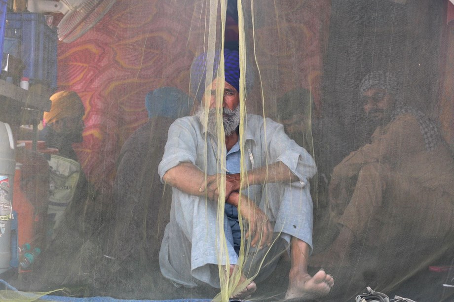 Cong MPs protest inside Parliament complex, demand repeal of new agri laws Cong MPs protest inside Parliament complex, demand repeal of new agri laws