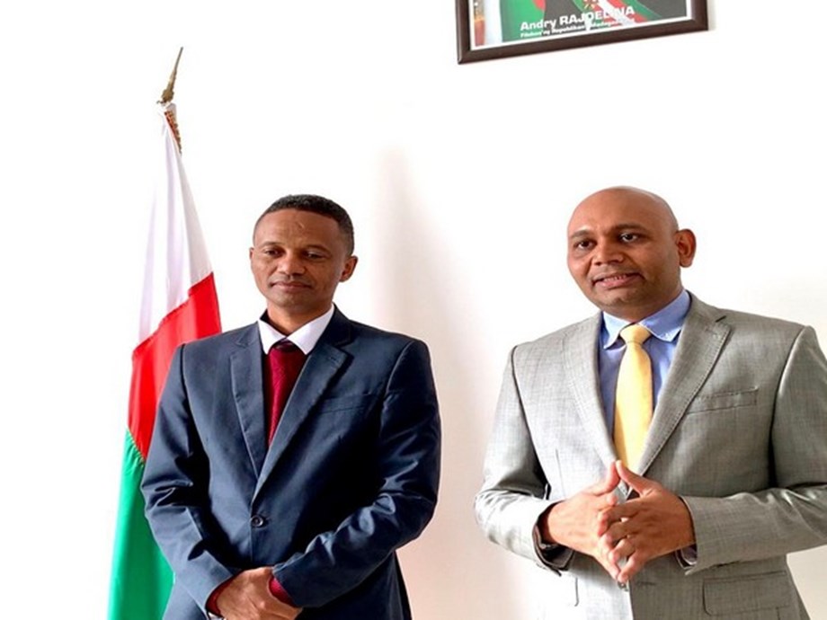 Indian Amb Abhay Kumar discusses cooperation with Madagascar in mining sector Indian Amb Abhay Kumar discusses cooperation with Madagascar in mining sector