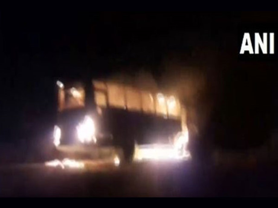 Madhya Pradesh: Bus carrying EVMs, polling officials catches fire in Betul, damage reported Madhya Pradesh: Bus carrying EVMs, polling officials catches fire in Betul, damage reported