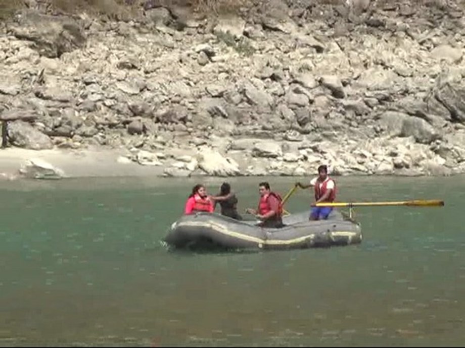 J-K: Authorities ask raft operates in Chenab river to follow safety protocols J-K: Authorities ask raft operates in Chenab river to follow safety protocols