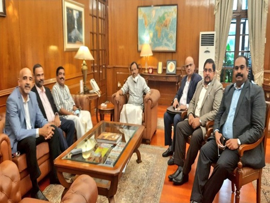 Delegation-led by Muraleedharan meets railway minister, discusses projects in North Kerala Delegation-led by Muraleedharan meets railway minister, discusses projects in North Kerala