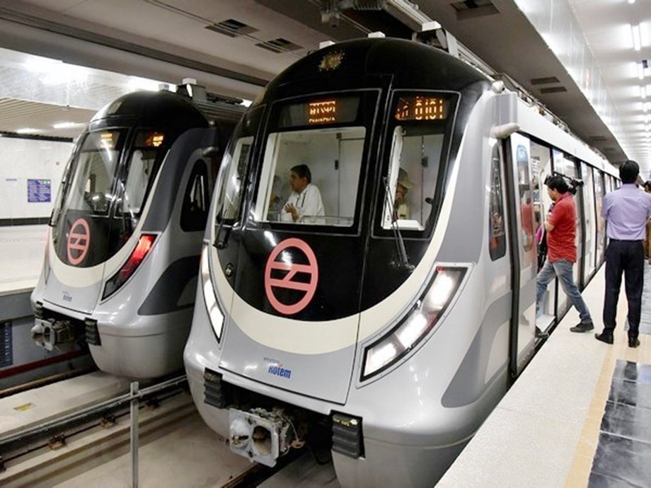 Eight-coach trains introduced on Red line: Delhi Metro Eight-coach trains introduced on Red line: Delhi Metro