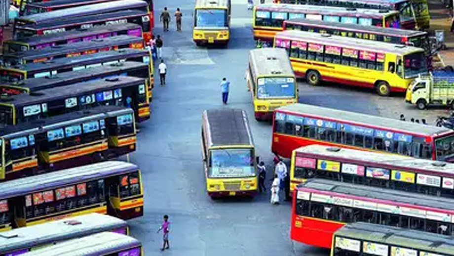 Driver saves life of over 60 passengers by stopping vehicle before heart attack Driver saves life of over 60 passengers by stopping vehicle before heart attack