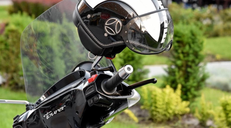 Helmet made mandatory for staffers of govt, semi-govt offices in Pune using two-wheeler for commute Helmet made mandatory for staffers of govt, semi-govt offices in Pune using two-wheeler for commute