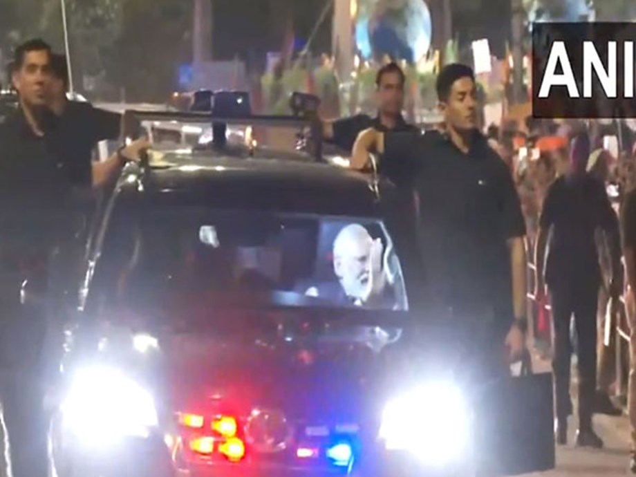 PM Modi holds roadshow in Varanasi, offers prayers at Kashi Vishwanath Temple PM Modi holds roadshow in Varanasi, offers prayers at Kashi Vishwanath Temple