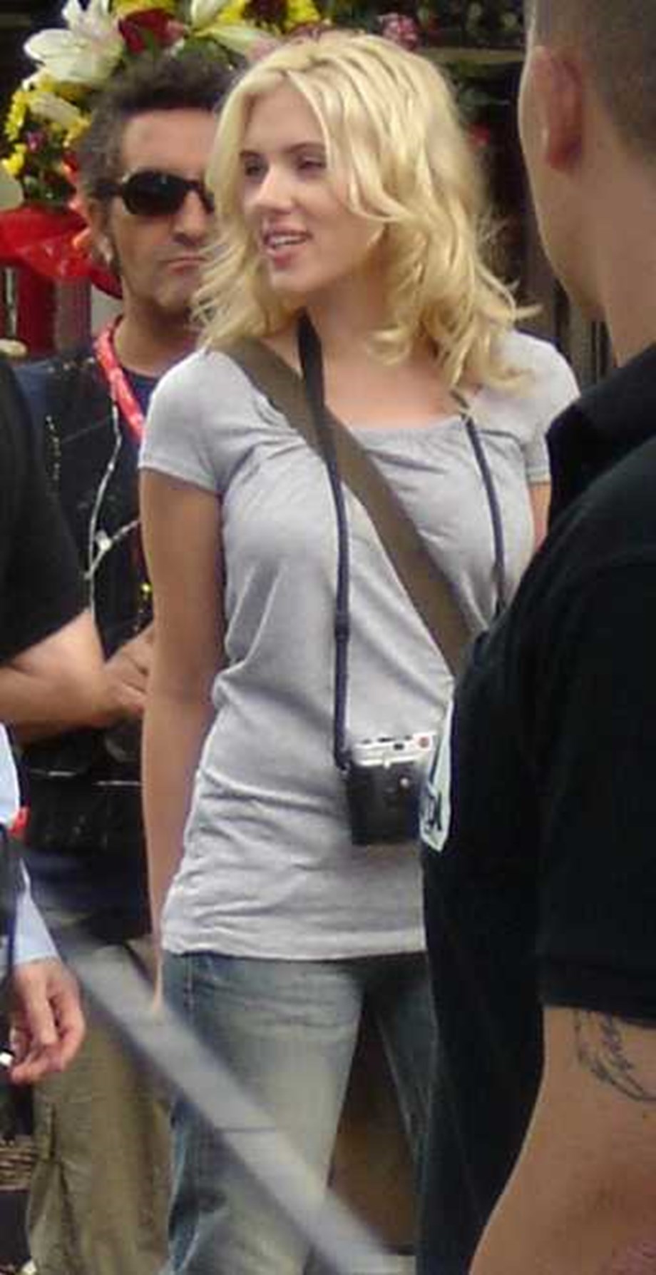 Johansson how weigh much does scarlett Scarlett Johansson