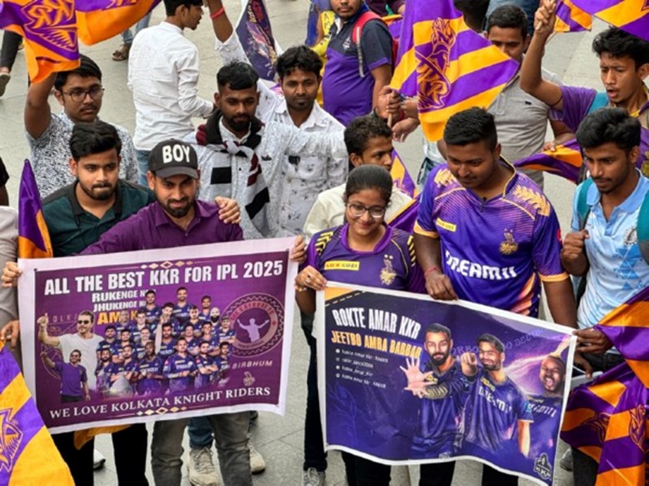 KKR Trophy Tour: Engaging Fans in Durgapur and Patna KKR Trophy Tour: Engaging Fans in Durgapur and Patna