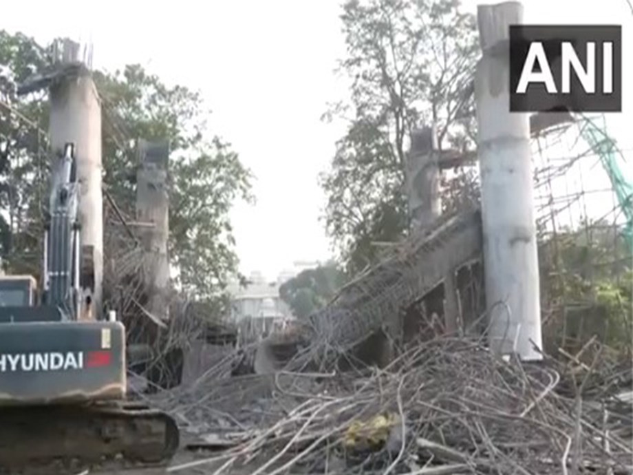 Tragic Collapse: Koradi Gate Mishap Leaves Over a Dozen Injured Tragic Collapse: Koradi Gate Mishap Leaves Over a Dozen Injured