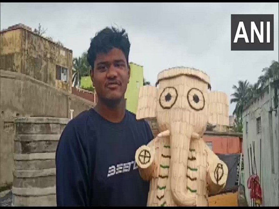 Odisha-based artist crafts Ganpati idol with over 5000 matchsticks to mark Ganesh Chaturthi Odisha-based artist crafts Ganpati idol with over 5000 matchsticks to mark Ganesh Chaturthi