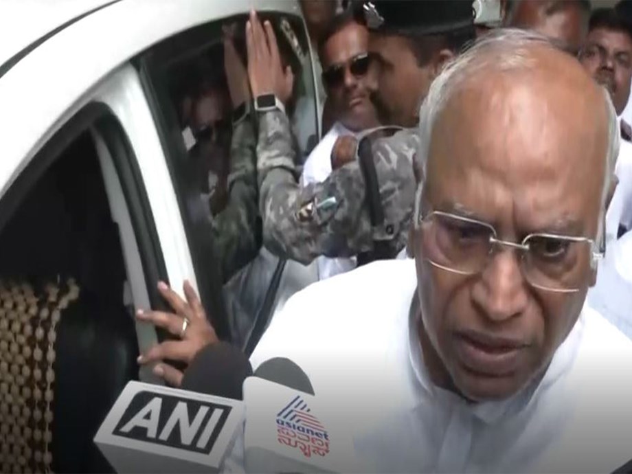 Congress Criticizes Government After Delhi Blast Congress Criticizes Government After Delhi Blast