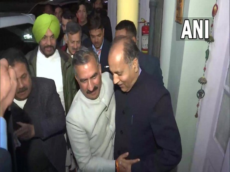 Sukhvinder Sukhu has courtesy meeting with outgoing Himachal CM Jai Ram Thakur Sukhvinder Sukhu has courtesy meeting with outgoing Himachal CM Jai Ram Thakur