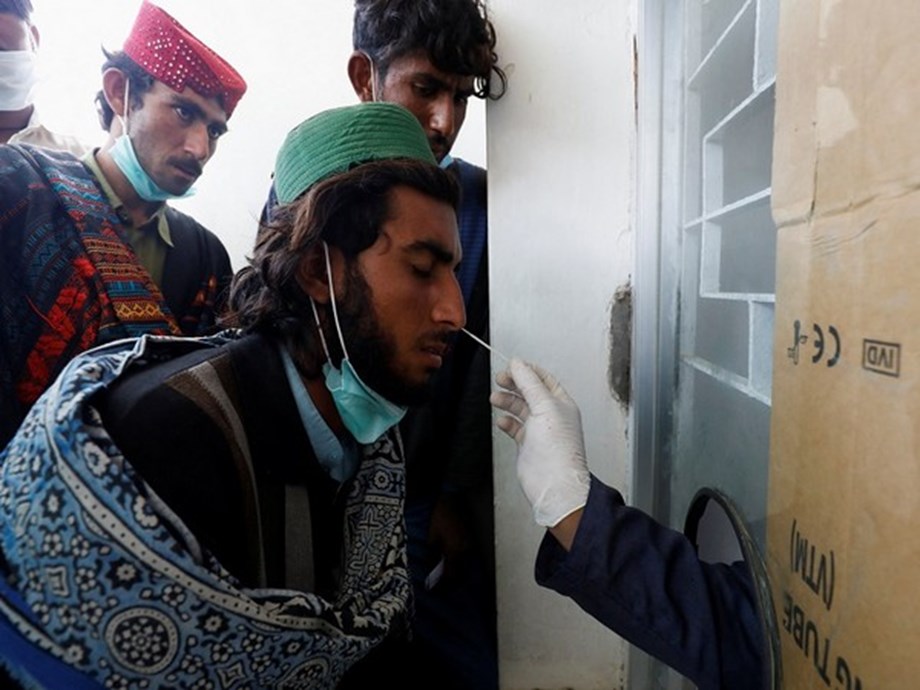 Pakistan rules out lockdown despite record highest daily COVID-19 cases Pakistan rules out lockdown despite record highest daily COVID-19 cases