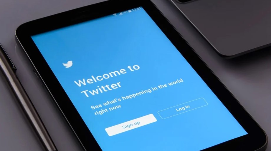 Twitter shares slide in lukewarm outlook, warns of user growth fizzling Twitter shares slide in lukewarm outlook, warns of user growth fizzling