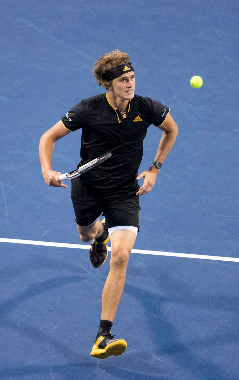 Tennis-Zverev advances to fourth round after Sock retires Tennis-Zverev advances to fourth round after Sock retires