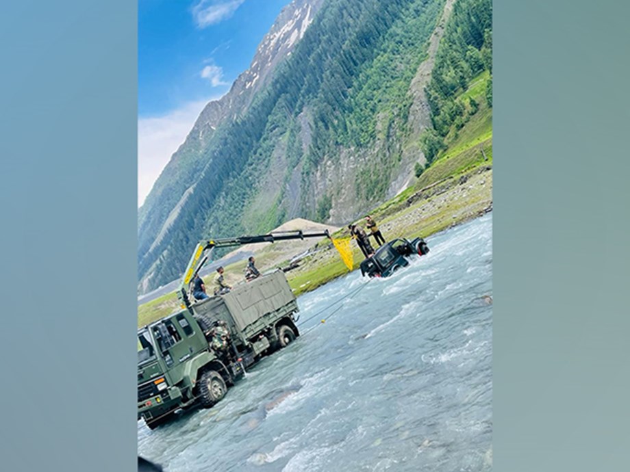 Indian Army rescues 4 people struck in Sindh River Indian Army rescues 4 people struck in Sindh River