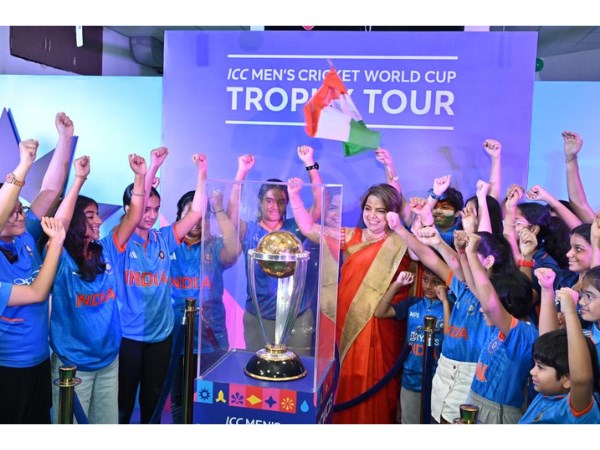 Red carpet welcome and guard of honour by Podar Education Network to celebrate the arrival of the ICC Men’s World Cup 2023 Trophy | Business