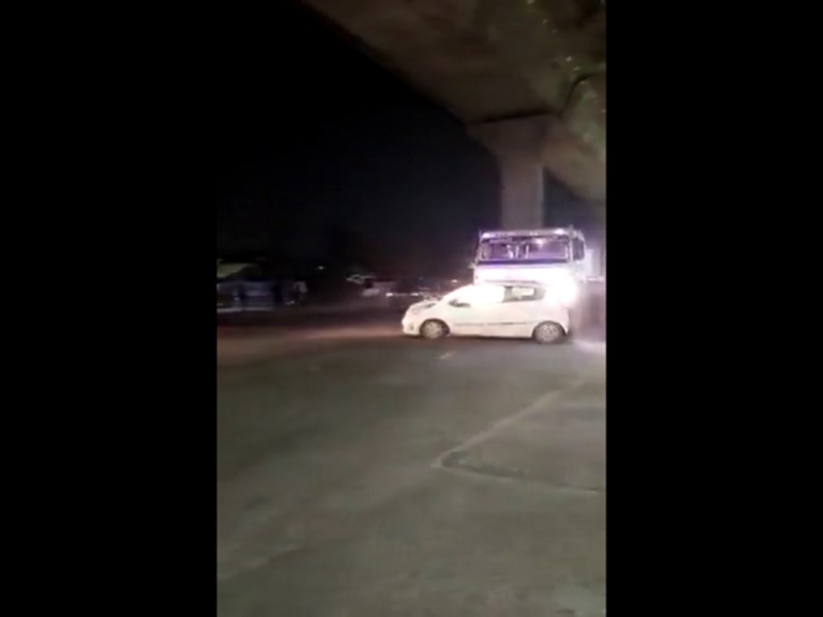 Uttar Pradesh: Truck driver drags car in Meerut; driver held Uttar Pradesh: Truck driver drags car in Meerut; driver held