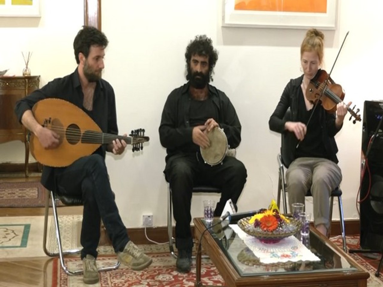 فرقة إسرائيلية تقدم موسيقى عراقية تقليدية تخليداً لذكرى اللاجئين اليهود من الدول العربية.