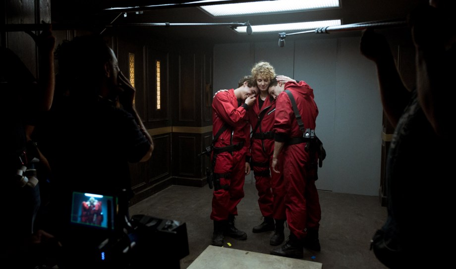 La temporada 5 de Money Heist concluirá en diciembre, pero el creador insinúa el spin-off. La temporada 5 de Money Heist concluirá en diciembre, pero el creador insinúa el spin-off.