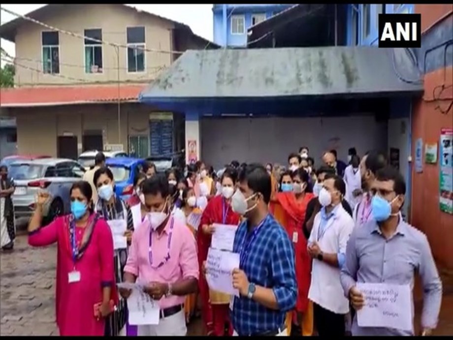 Kerala: Protest erupts at govt hospital in Kollam after panchayat president attacks doctor Kerala: Protest erupts at govt hospital in Kollam after panchayat president attacks doctor