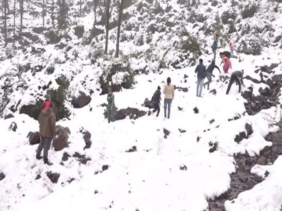 Sikkim, North Bengal receive fresh snowfall Sikkim, North Bengal receive fresh snowfall