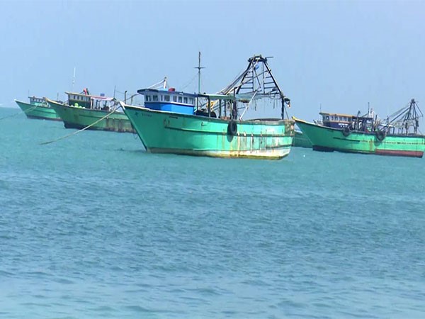 Sri Lankan Navy apprehends 21 fishermen, two boats seized | Headlines