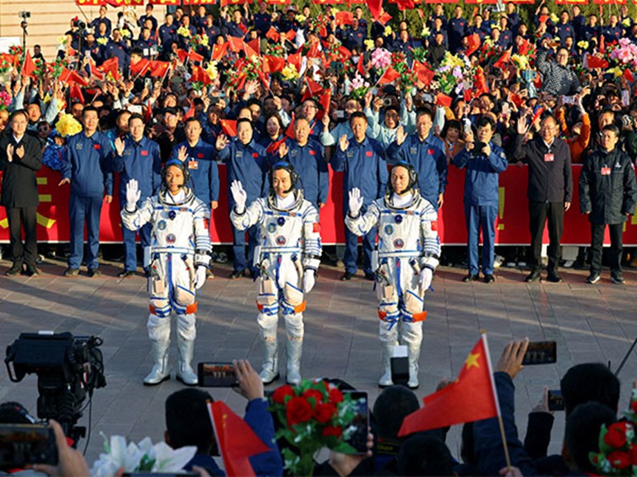 India Celebrates as Lucknows Shubhanshu Shukla Reaches ISS India Celebrates as Lucknows Shubhanshu Shukla Reaches ISS