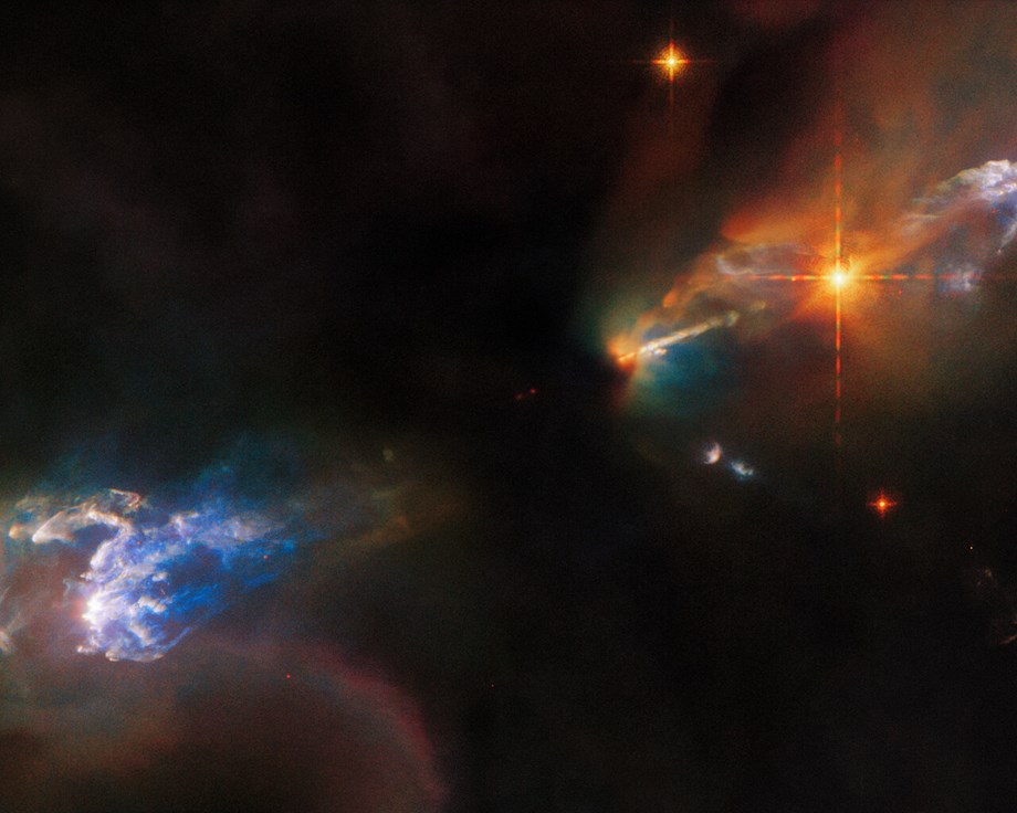 Бурная жизнь новорожденных звезд!  Взгляните на это изображение Хаббла бурной звездной детской.