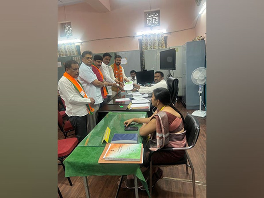 Karnataka polls: Sapthagiri Gowda files nomination as BJP candidate from Gandhinagar seat Karnataka polls: Sapthagiri Gowda files nomination as BJP candidate from Gandhinagar seat