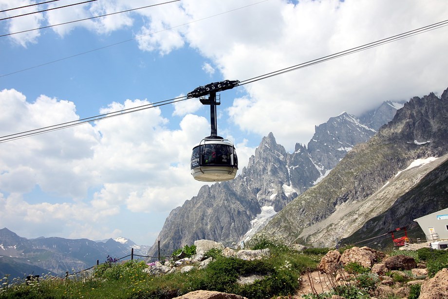 Stranded cable car highlights Pakistan school accessibility crisis Stranded cable car highlights Pakistan school accessibility crisis