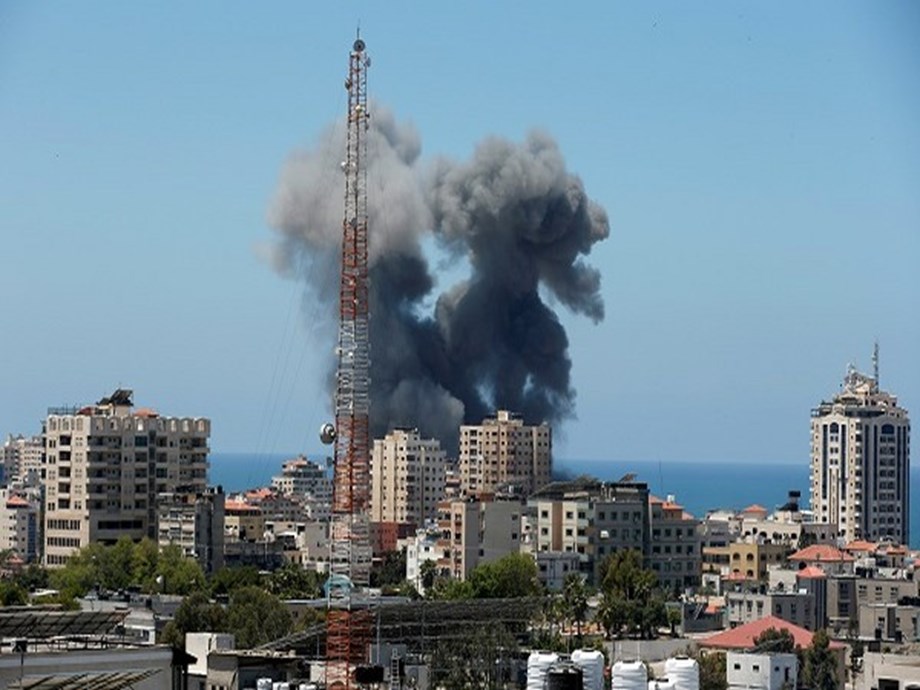 WRAPUP 3-Israeli jets pound central Gaza as Netanyahu indicates longer war WRAPUP 3-Israeli jets pound central Gaza as Netanyahu indicates longer war
