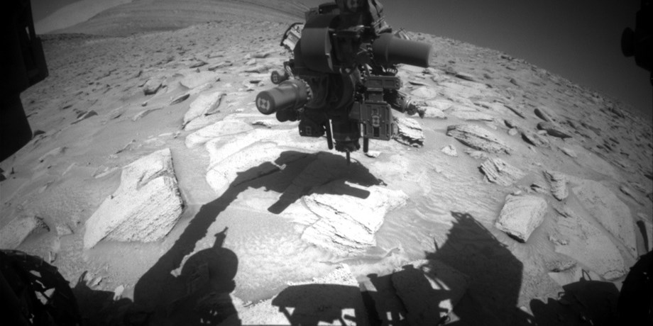 La sonda Mars Curiosity sta perforando nuove rocce marziane