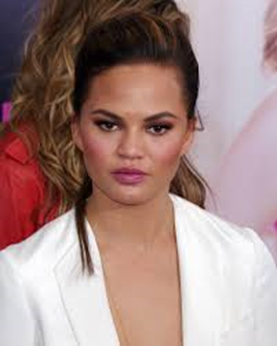 Chrissy Teigen deletes her Twitter account Chrissy Teigen deletes her Twitter account