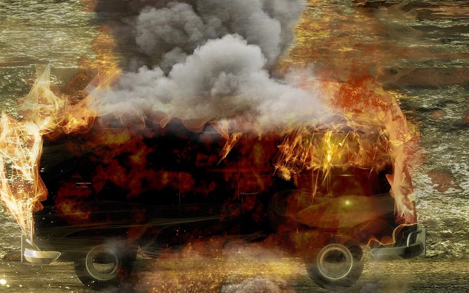 Maha: Odisha-bound truck carrying scrap material gutted in fire Maha: Odisha-bound truck carrying scrap material gutted in fire
