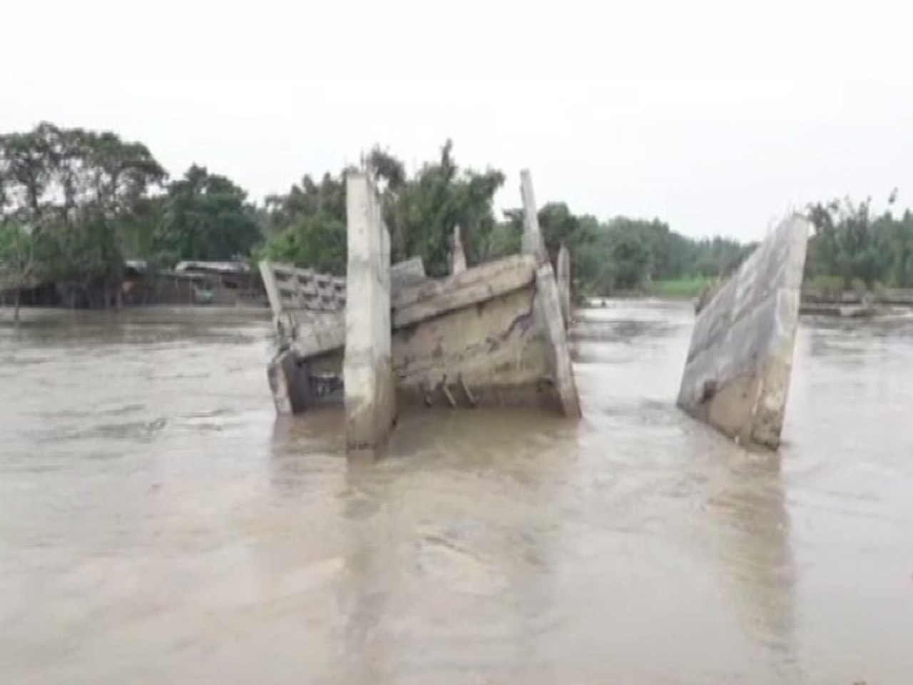 ONE MORE BRIDGE COLLAPSES IN BIHAR Bridge collapses in Bihar's Kishanganj following rise in water levels of Kankai river | Headlines