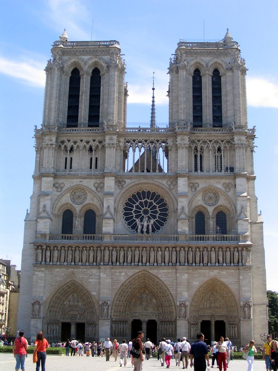 Début de la restauration des vitraux de Notre-Dame endommagés par la fumée