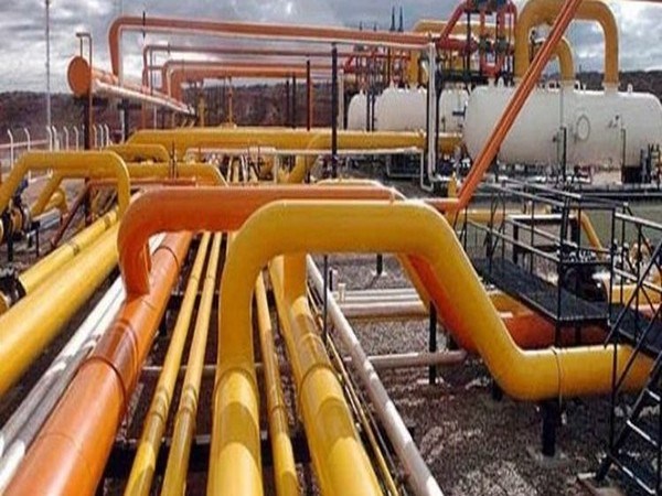 COLUMN-Europe’s swollen gas stocks drive prices lower: Kemp | Headlines