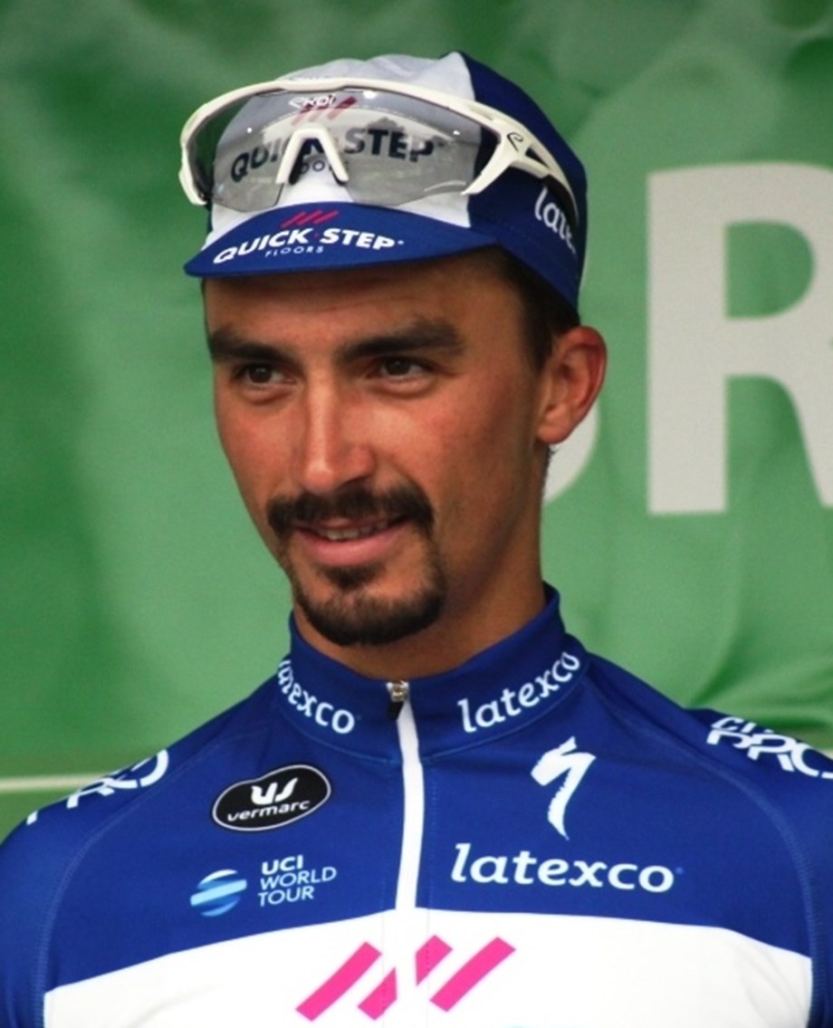 Cycling-Alaphilippe in yellow after crash-marred opening Tour stage Cycling-Alaphilippe in yellow after crash-marred opening Tour stage