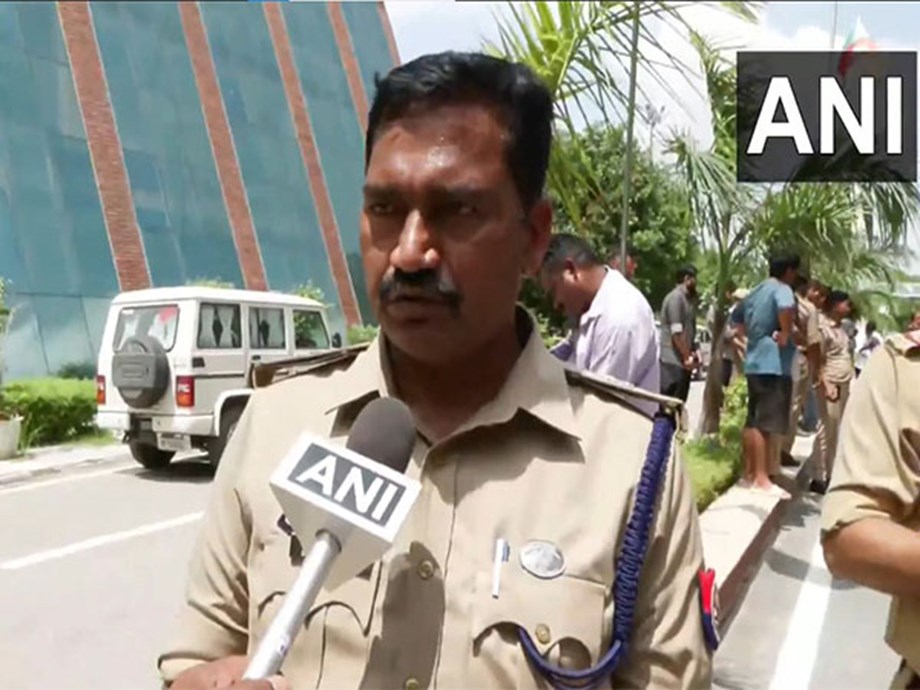 Tragedy Strikes as Tree Topples in Delhi Downpour Tragedy Strikes as Tree Topples in Delhi Downpour