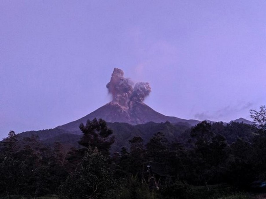 Volcano begins to erupt in eastern El Salvador Volcano begins to erupt in eastern El Salvador